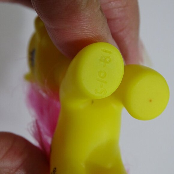 Gigo Toys Yellow Pony Figure With Pink Hair and Butterfly Design For Kids - Picture 5 of 8